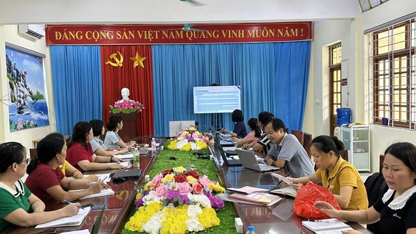 Cán bộ, giáo viên xã Thụy Hùng tham dự Hội nghị Bồi dưỡng chính trị hè năm 2025