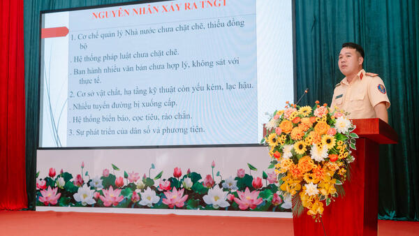 TUYÊN TRUYỀN, PHỔ BIẾN GIÁO DỤC PHÁP LUẬT VÀ TRAO GỬI YÊU THƯƠNG